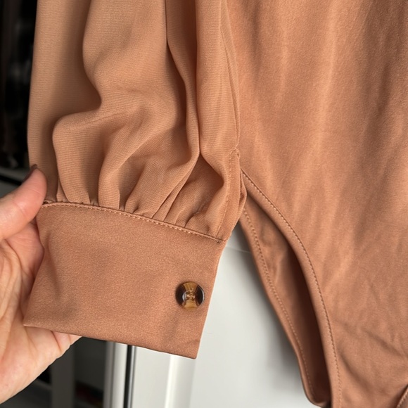 New without tags / never worn tan bodysuit with sheer long sleeves - Picture 2 of 3